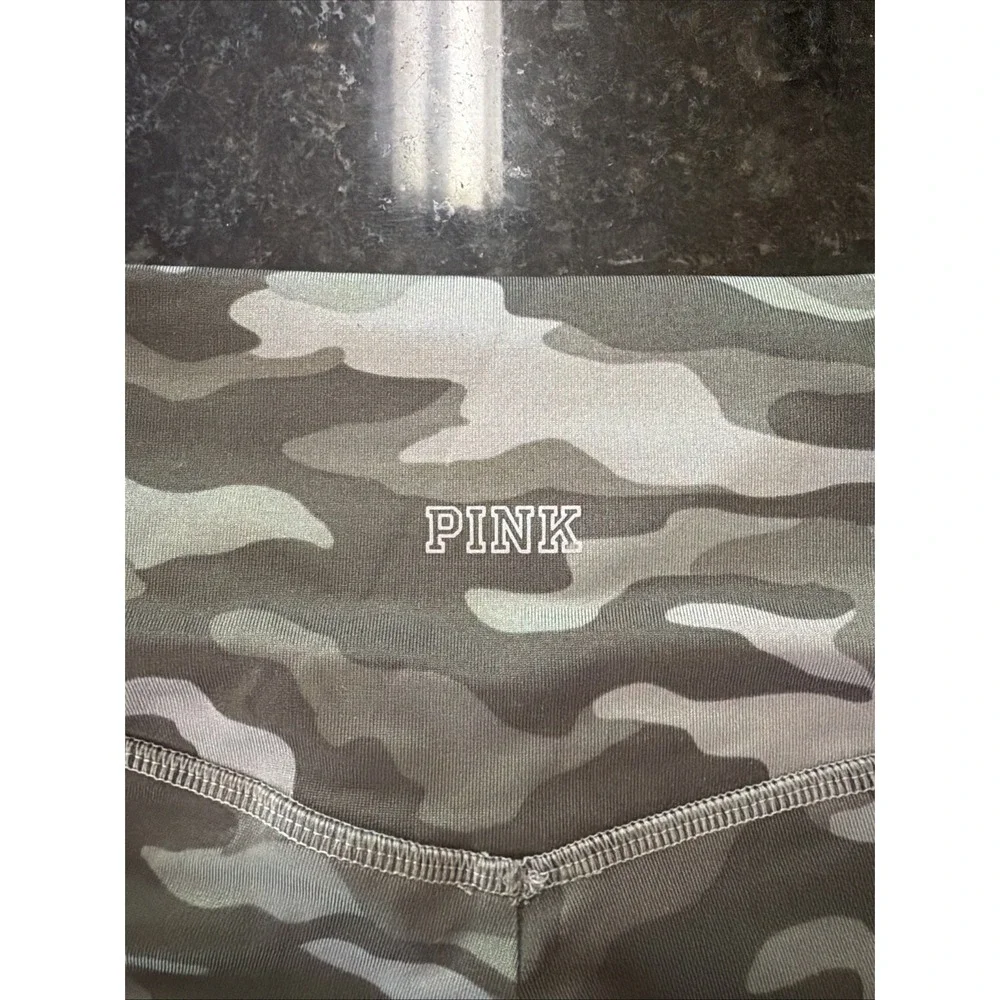 Victoria Secret PINK Ultimate Camouflage Athletic Yoga Biker Shorts Pockets Sz S